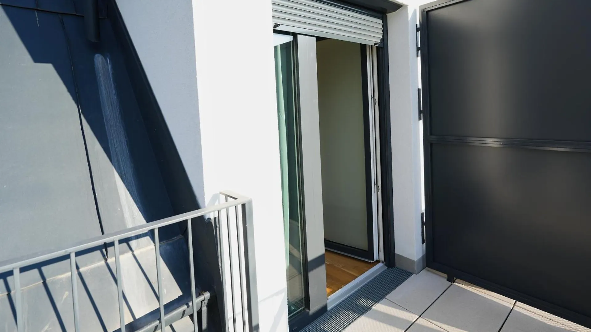 Stay In Style At Carl'S Design Residences - Modern Design Meets Green Comfort L Parking & Perfect Connection To City Center Vienna 0*,  Austria