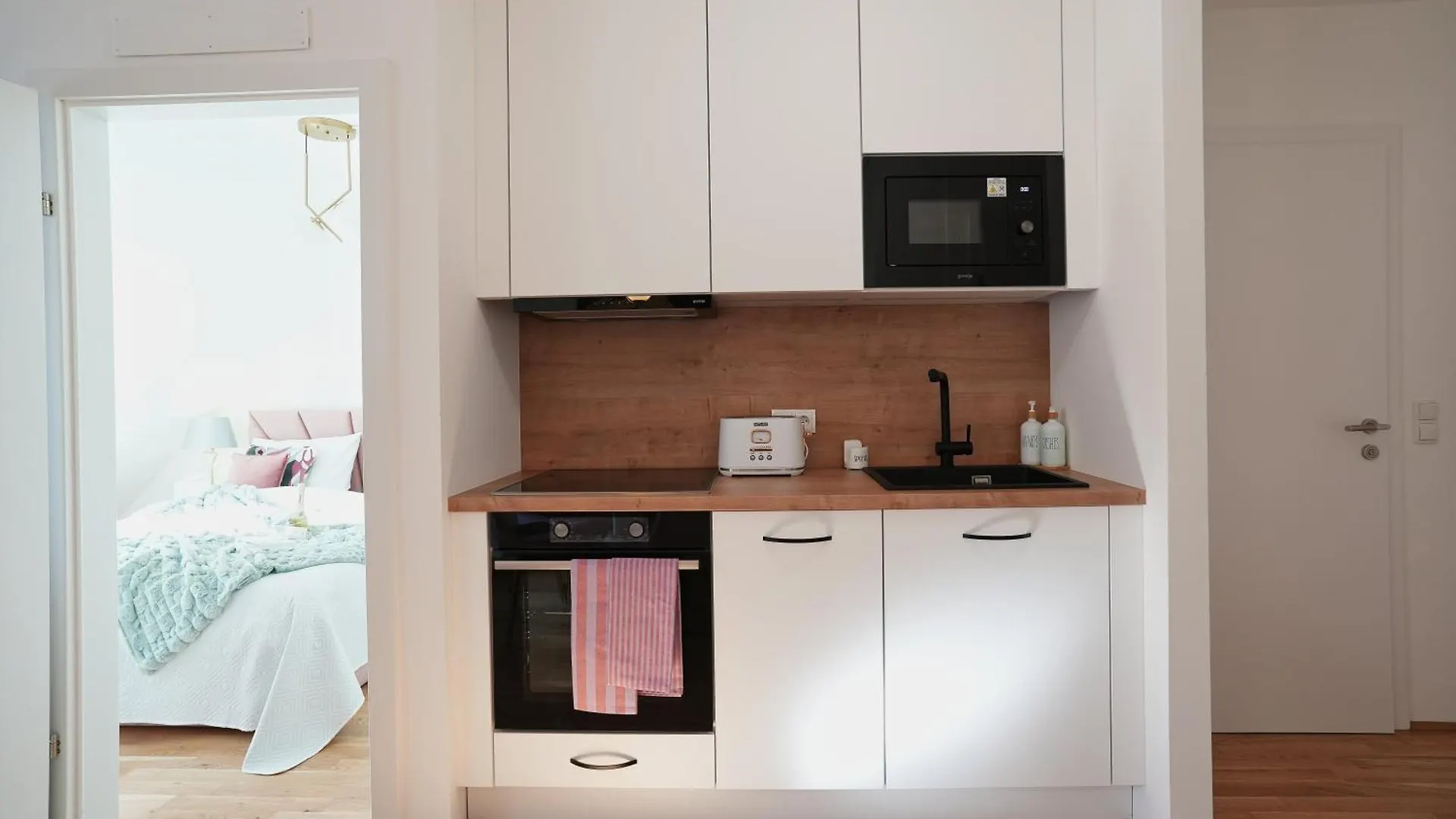 Stay In Style At Carl'S Design Residences - Modern Design Meets Green Comfort L Parking & Perfect Connection To City Center Vienna Apartment