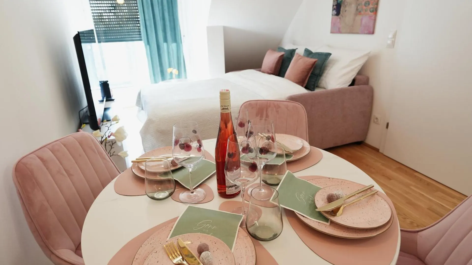 Stay In Style At Carl'S Design Residences - Modern Design Meets Green Comfort L Parking & Perfect Connection To City Center Vienna