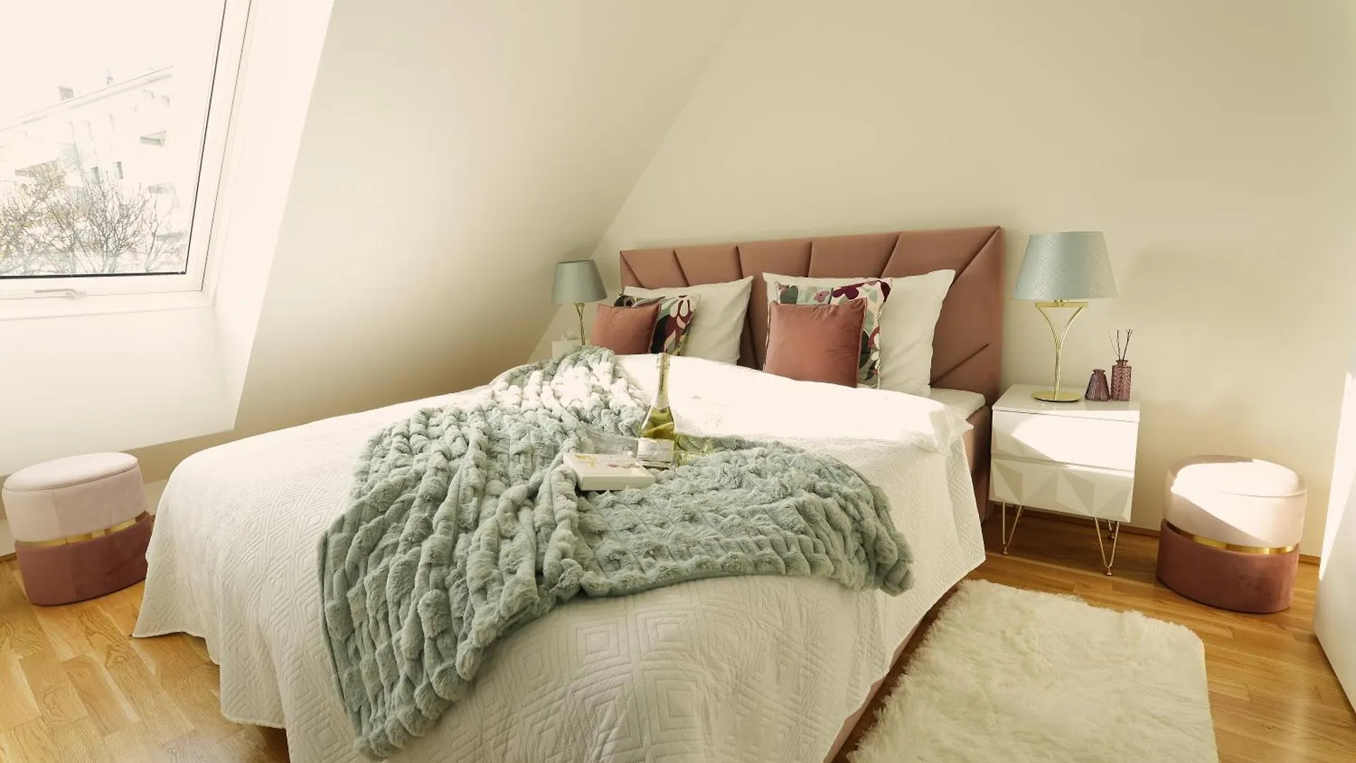 Apartment Stay In Style At Carl'S Design Residences - Modern Design Meets Green Comfort L Parking & Perfect Connection To City Center Vienna