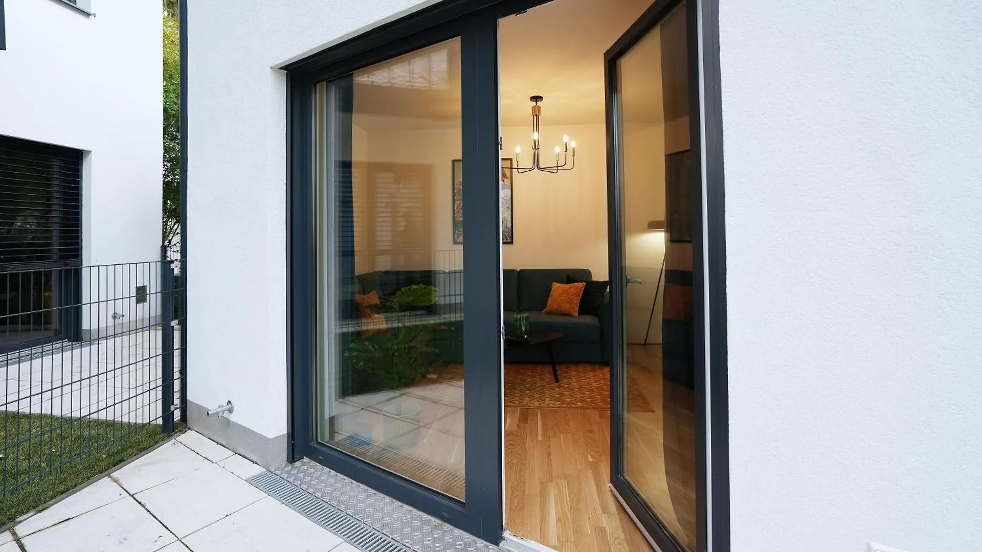 Stay In Style At Carl'S Design Residences - Modern Design Meets Green Comfort L Parking & Perfect Connection To City Center Vienna