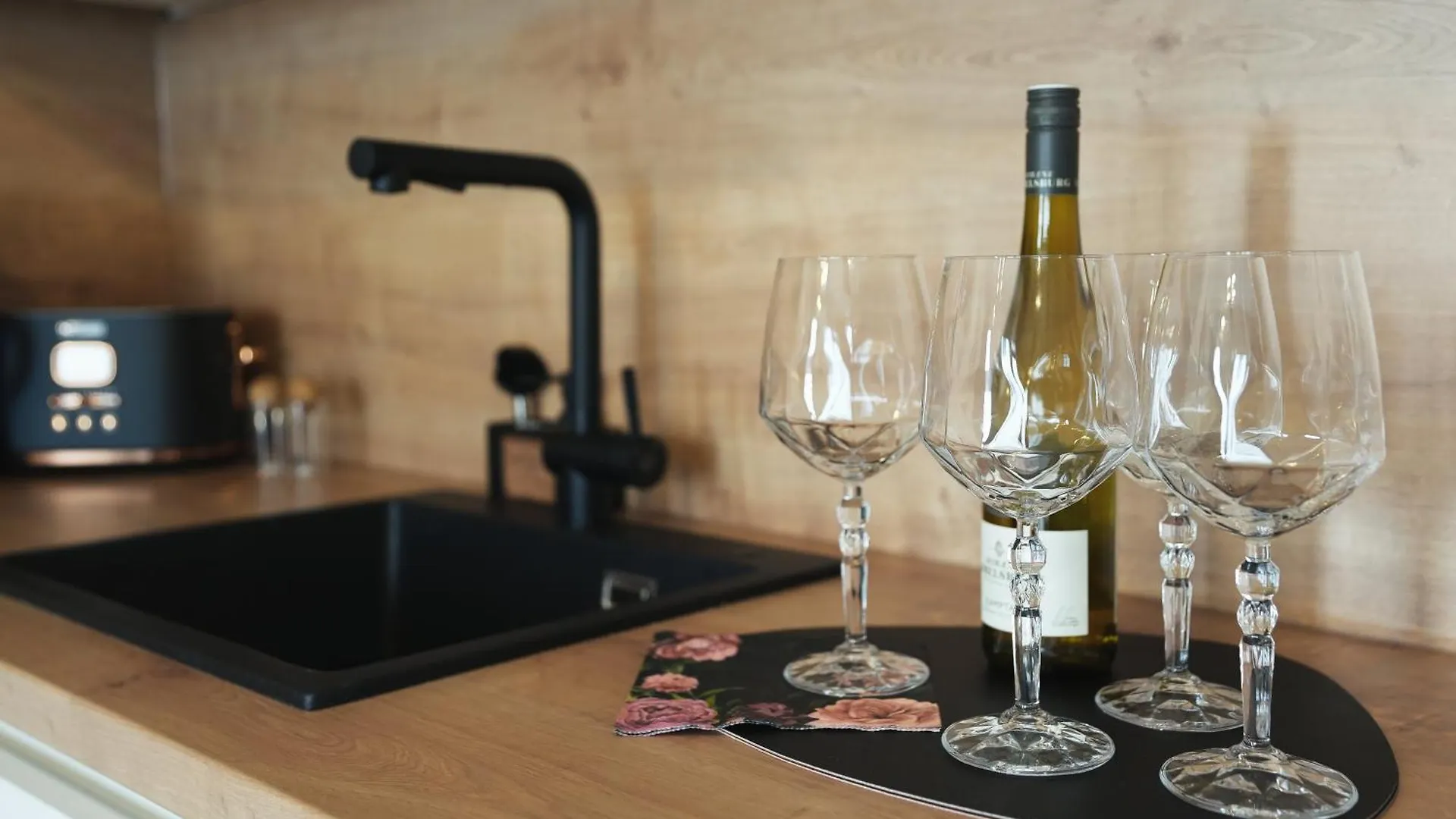 Stay In Style At Carl'S Design Residences - Modern Design Meets Green Comfort L Parking & Perfect Connection To City Center Vienna