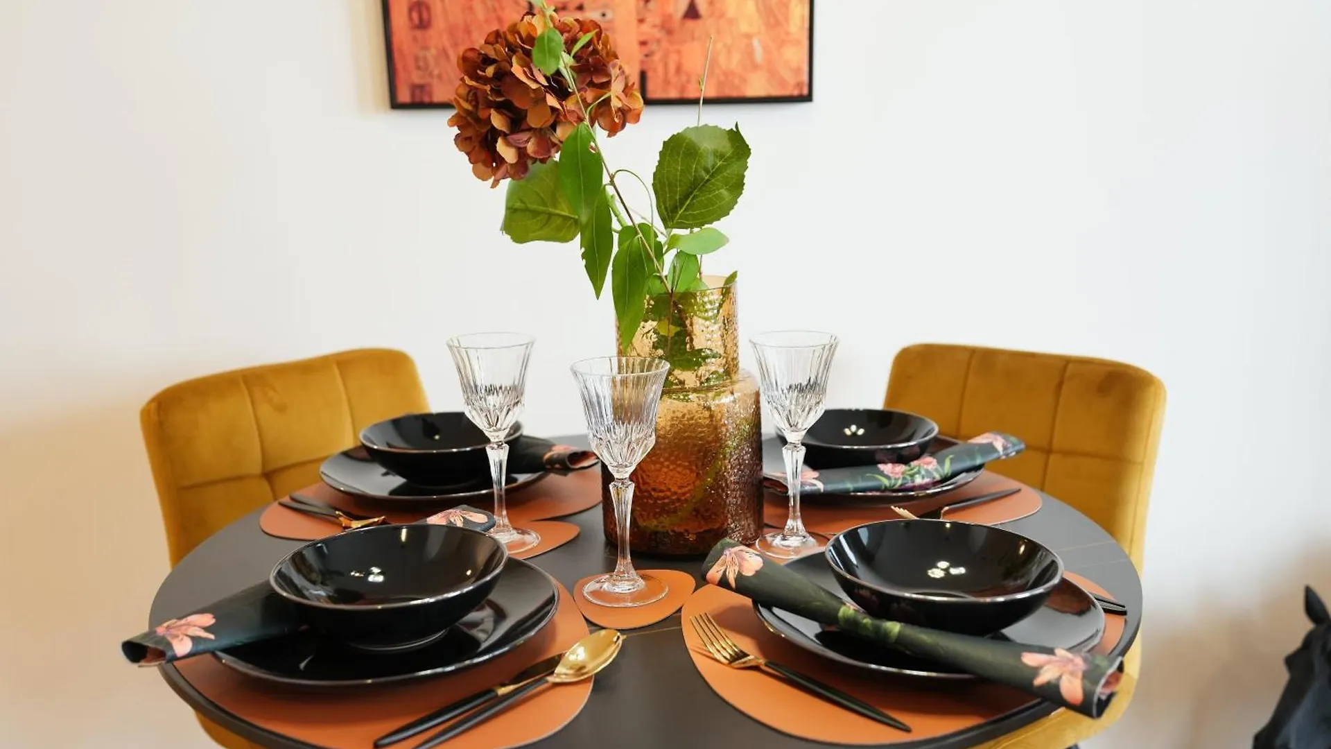 Stay In Style At Carl'S Design Residences - Modern Design Meets Green Comfort L Parking & Perfect Connection To City Center Vienna Apartment