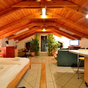 Apartment Ajo Apartments - Alte Donau Lake View Penthouse - Self-Check-In, Wien